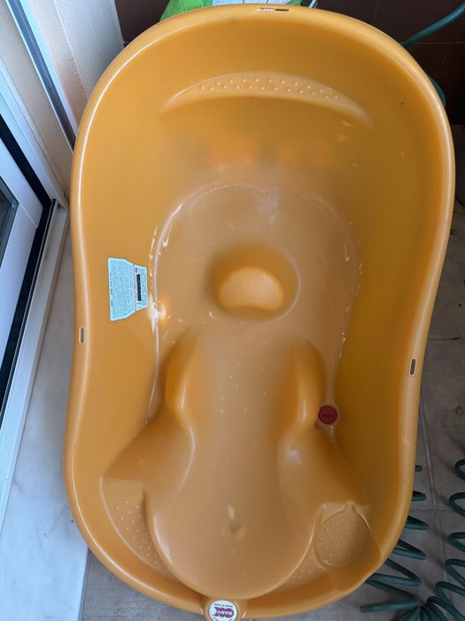 Banheira de bebe com suporte
