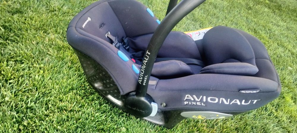 Fotelik Avionaut Pixel z bazą