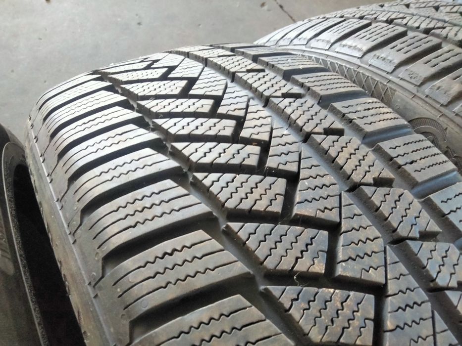 215 50R18 Continental
