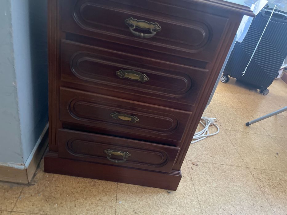 Cómoda com espelho + 2 mesinhas de cabeceiras