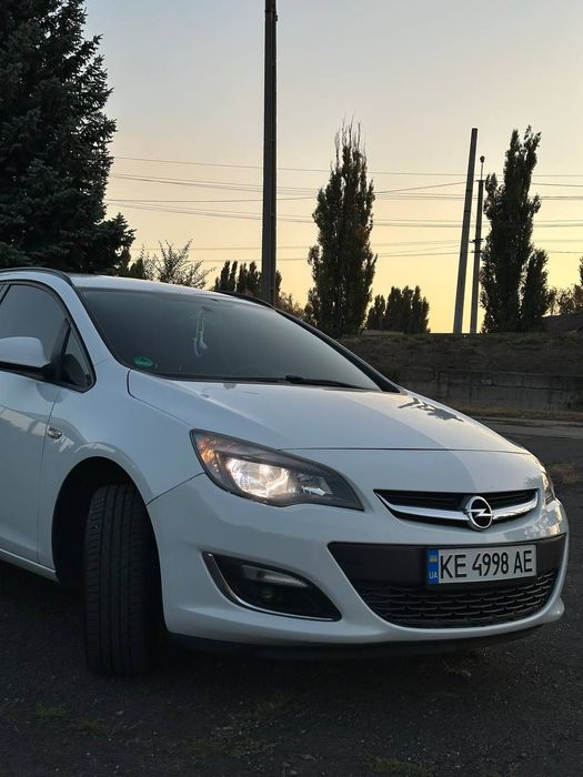 Продам Opel astra j