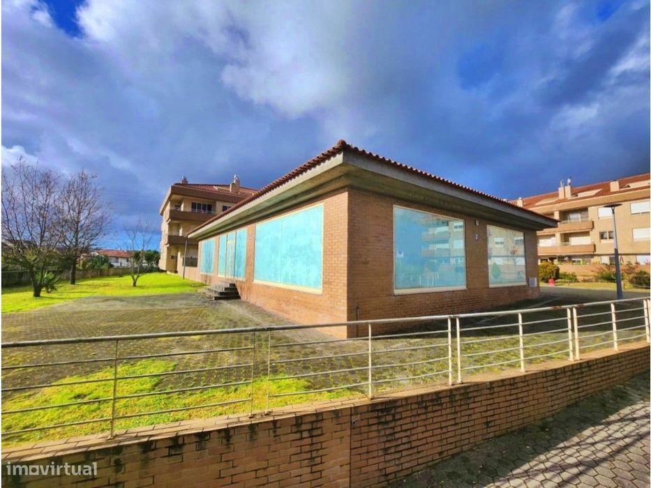 Espaço comercial com 524 m2 em Avintes