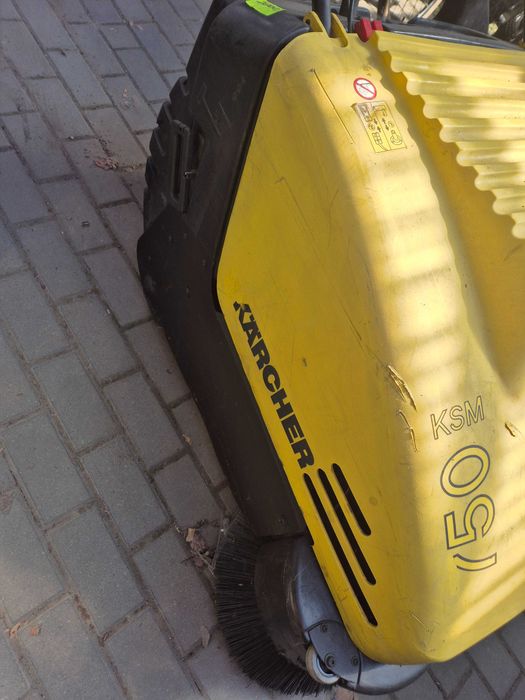 Profesjonalna zamiatarka Karcher KSM 750 Bat