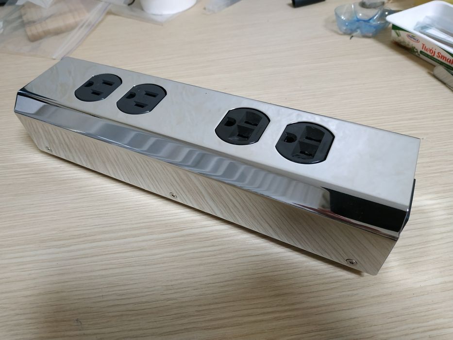 Oyaide MTB-4 (NEMA) дистриб'ютор живлення