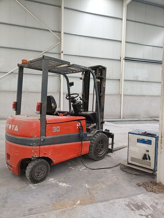 Empilhador elétrico Toyota FBMF 3000 kgs