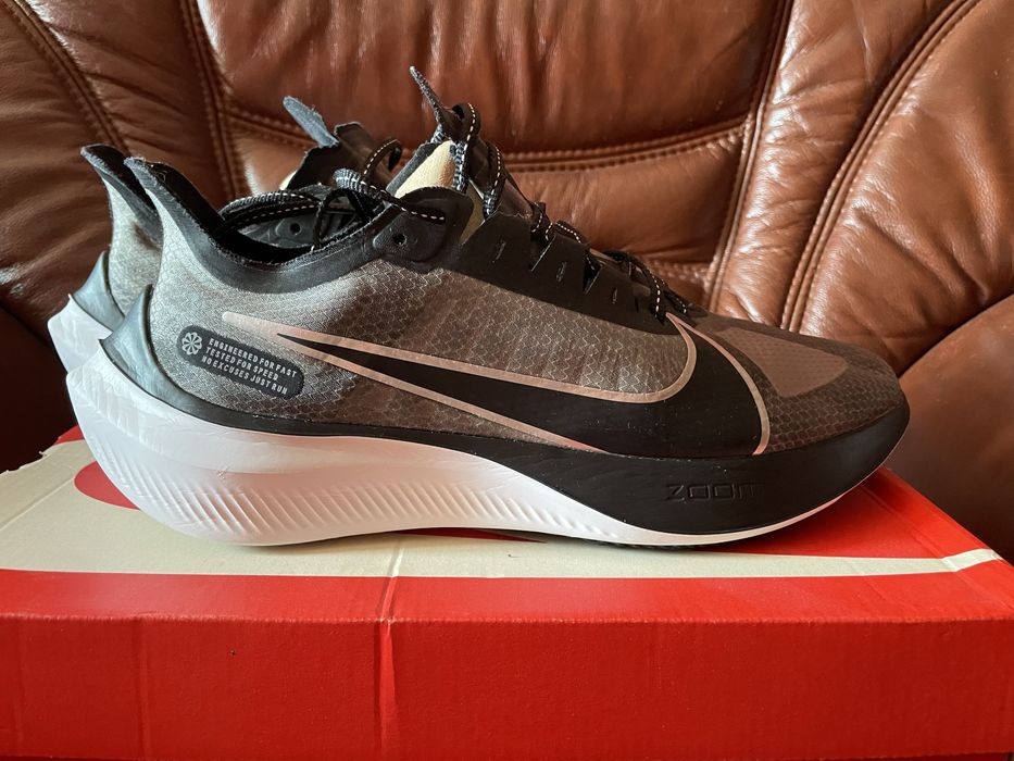 Бігові кросівки Nike Zoom Gravity Grey BQ3202-001