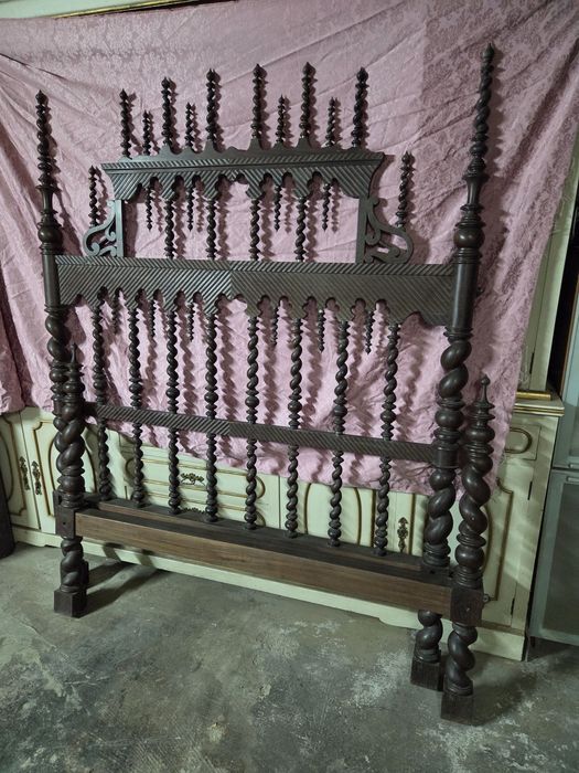 Cama madeira de pau santo com prata