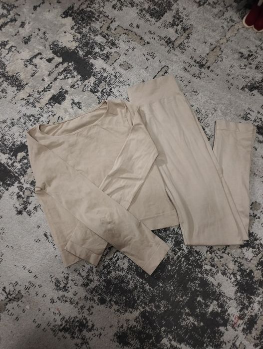 Костюм бежевий жіночий