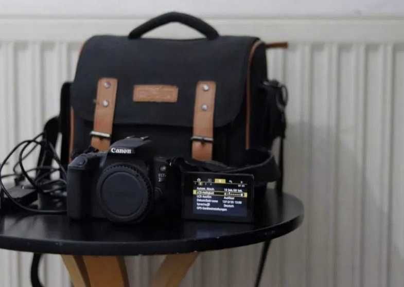 Canon EOS 200D селфі/фронтальна камера (відкидний екран)