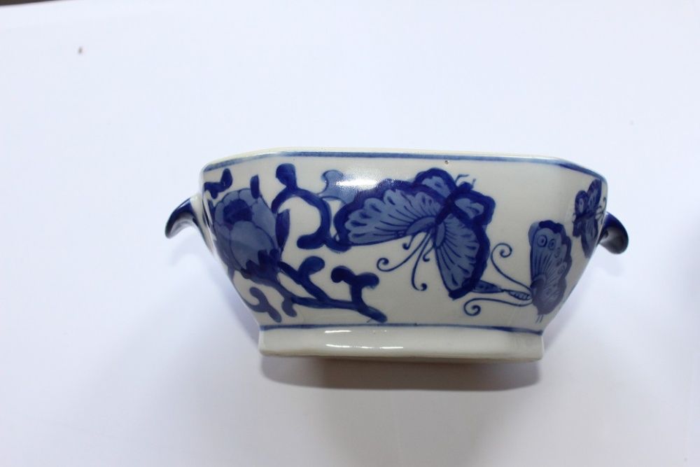 Conjunto de peças em porcelana Portuguesa, Oriental e Vista Alegre