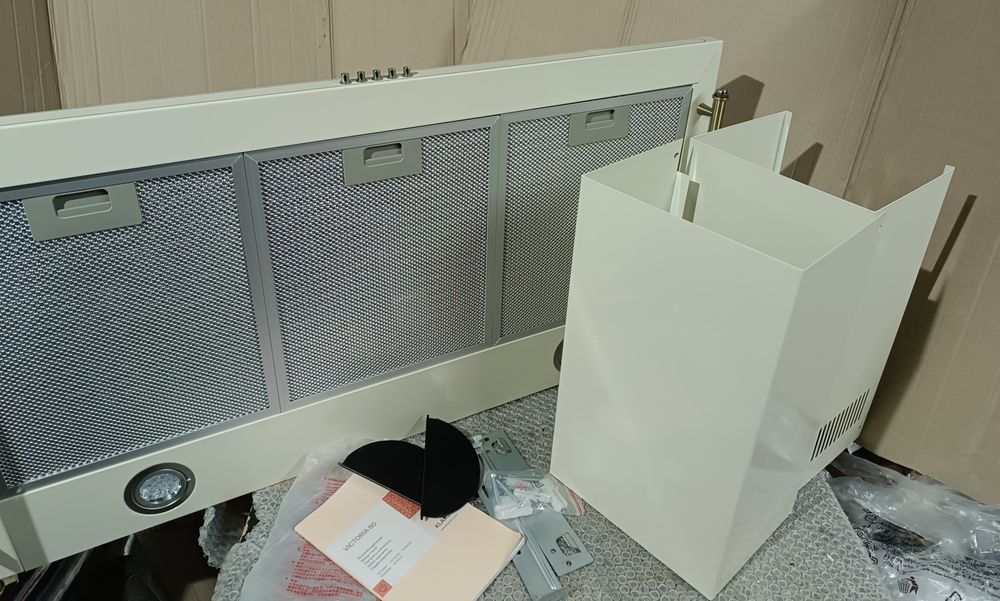 Витяжка Klarstein Victoria 90, купольна, кремова