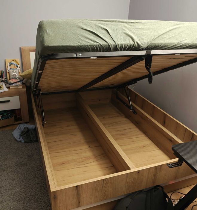 Łóżko 140x200 z szafkami nocnymi i materacem