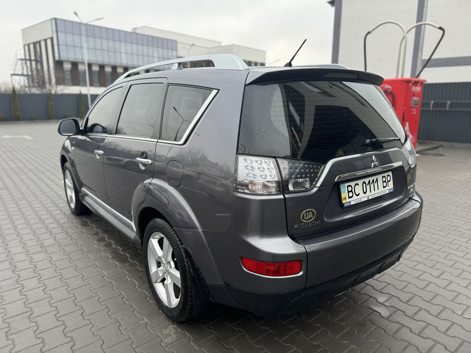 Outlander XL 2009 року обєм 3.0 газ/бензин