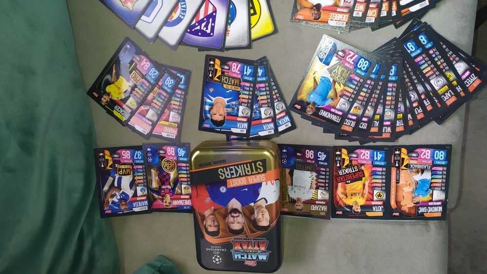Caixa com 145 cartas MATCH ATTAX super Boost strikers season 2019/20
