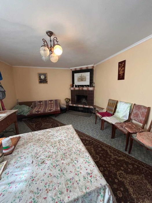 продаж окремого цегляного будинку