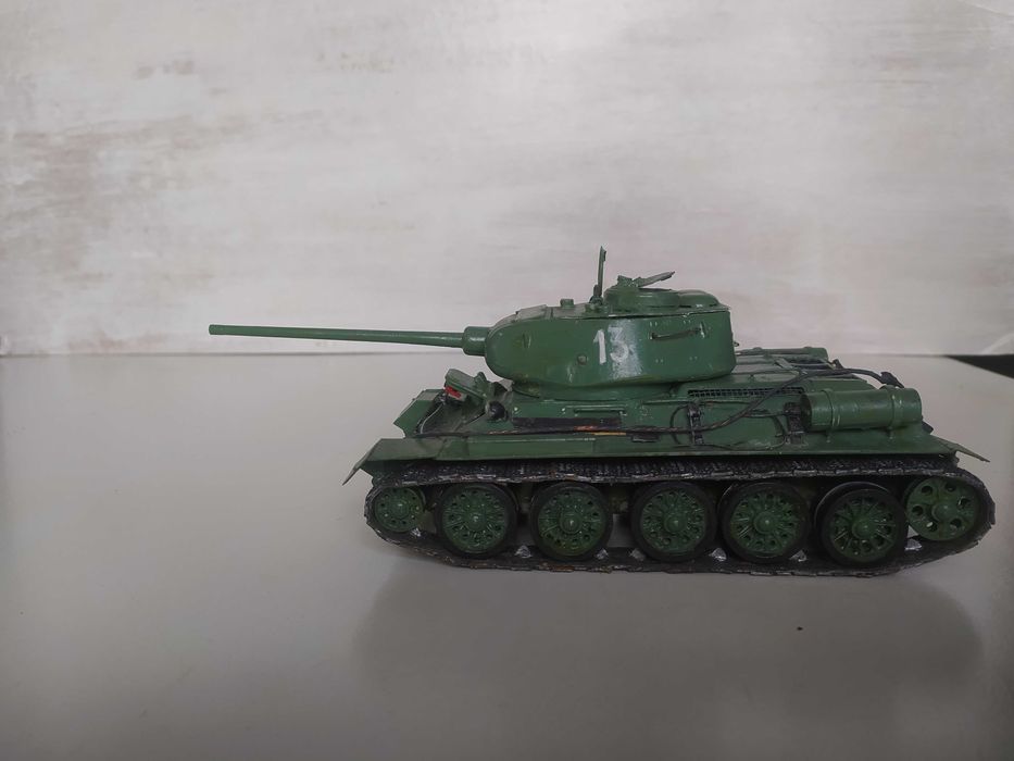 Танк Т-34-85 масштаб 1:35, рухома модель