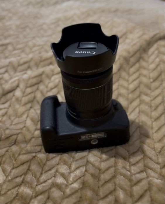 Canon 700D + Lente 18–55mm + SD Card (Negociavel)