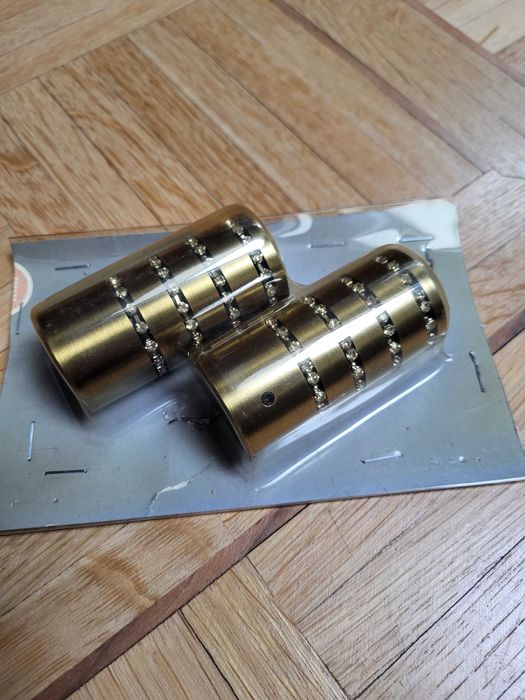 Końcówki karnisza fi 25 walec z symilkami