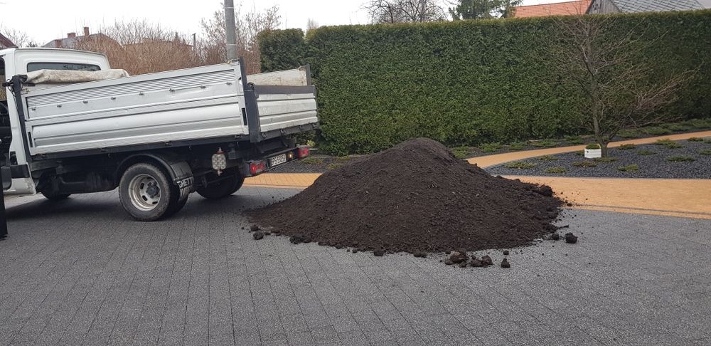 URODZAJNA ZIEMIA żyzna do ogrodu czarna i sypka kompost dowóz