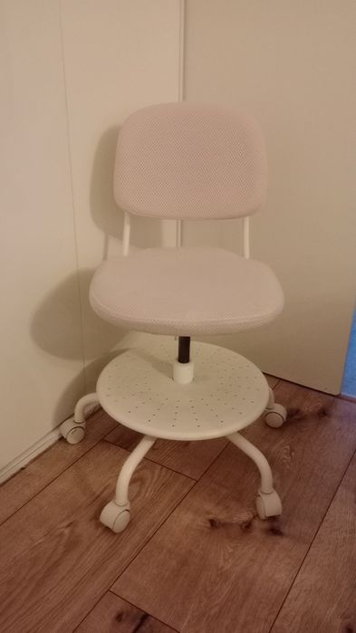 Krzesło dziecięce biurowe  Ikea różowe