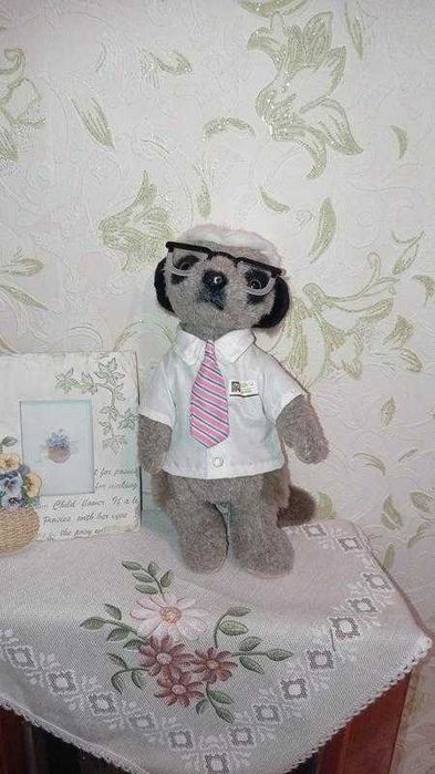 Коллекционная игрушка сурикат Сергей