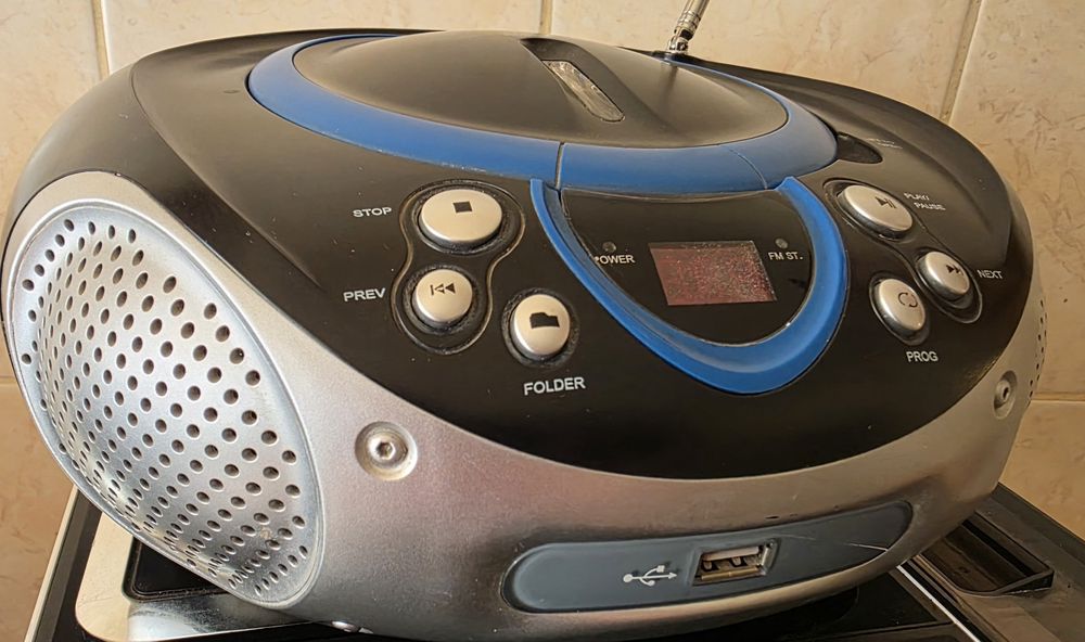 Radio CD z wejściem USB