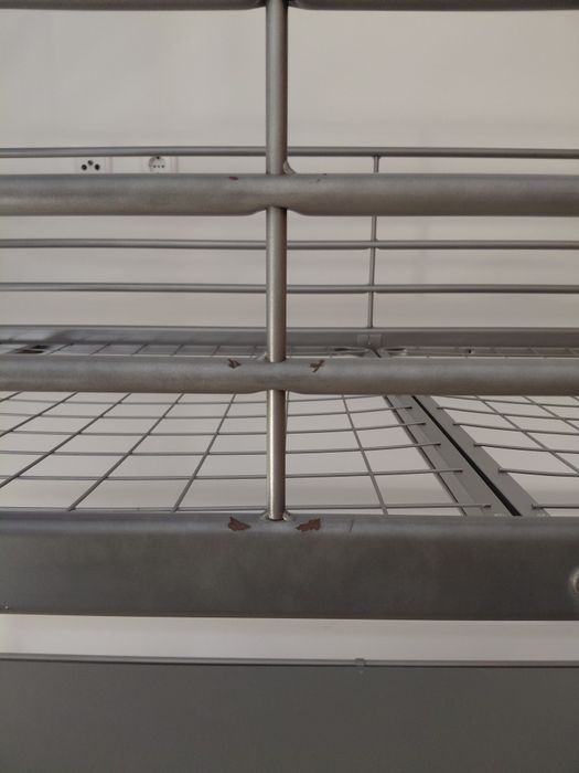 Cama com secretária