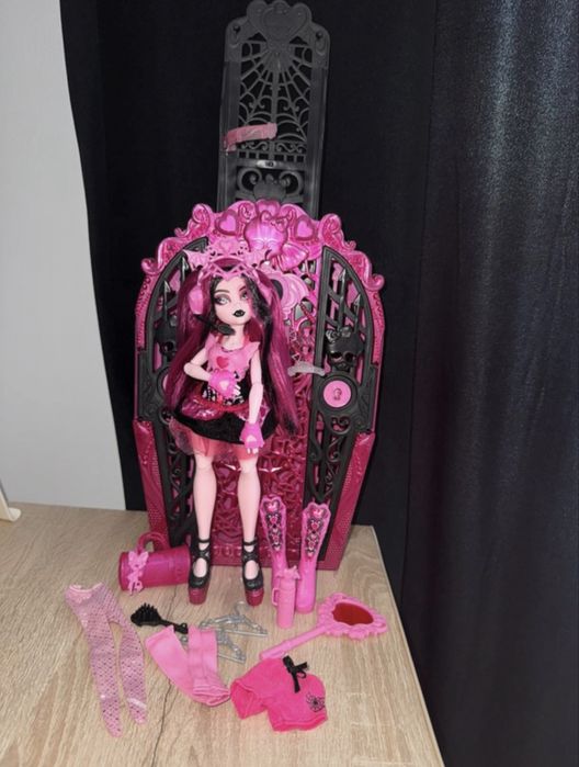 Draculaura Skulltimate Secrets