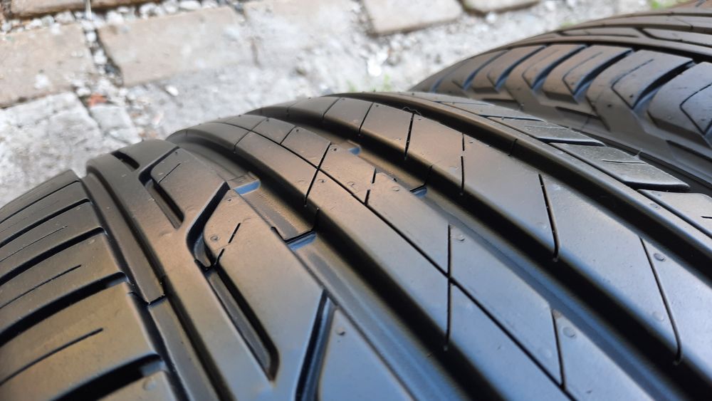 Bridgestone 215/50 R18 Turanza T001