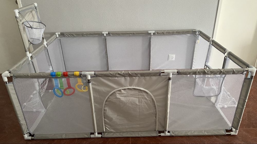 Parque infantil cinza