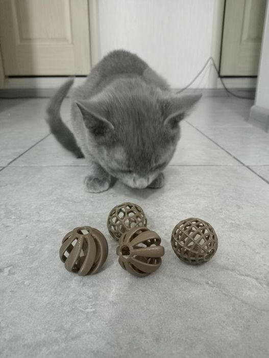 Іграшки для котів