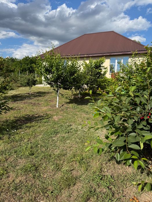 Продам якісний будинок з терасою