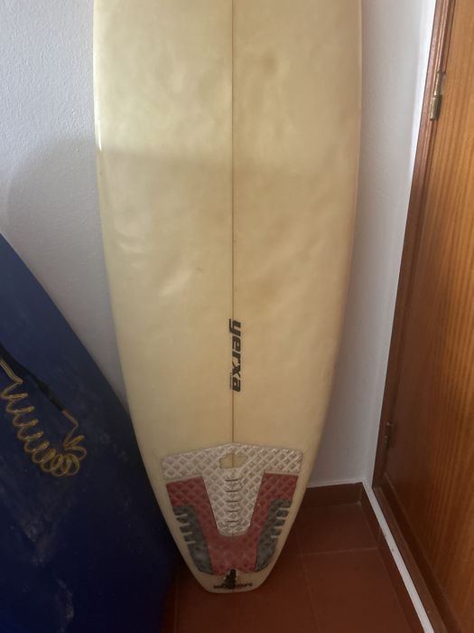 Prancha de surf 5’10 + fins + leash