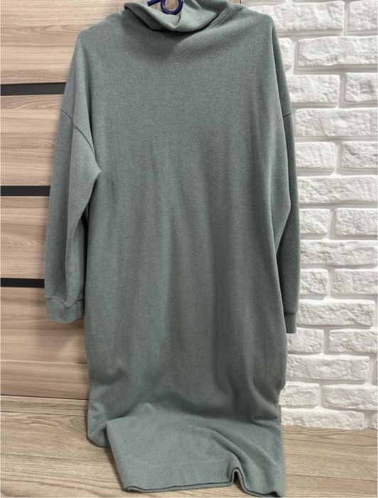 Продам сукню светер в рубчик з горловиною м-л