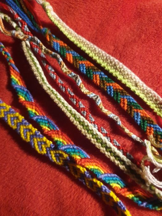 Zestaw 6 bransoletek z muliny