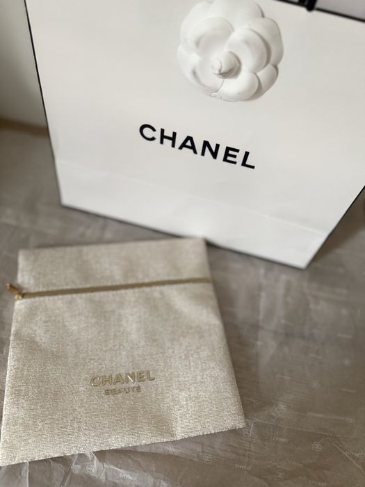 Chanel kosmetyczka ecru beżowa ze złotą nitką
