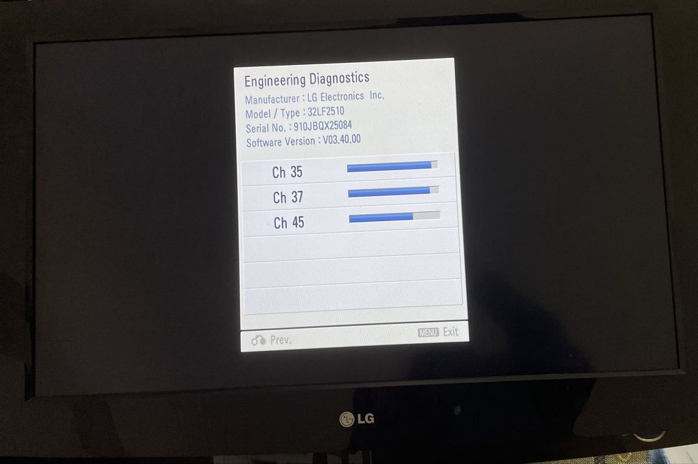 Televisão LCD LG 32" modelo 32LF2510. A funcionar perfeitamente