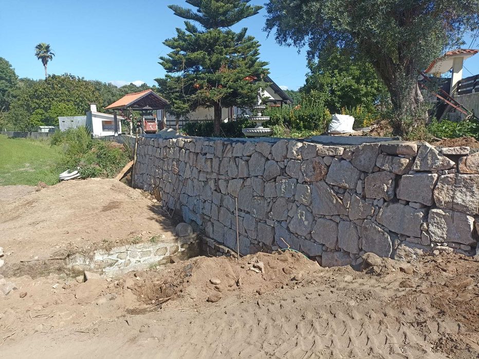 DMonteiro:trabalhos como limpezas florestais,escavação,demolição,muros