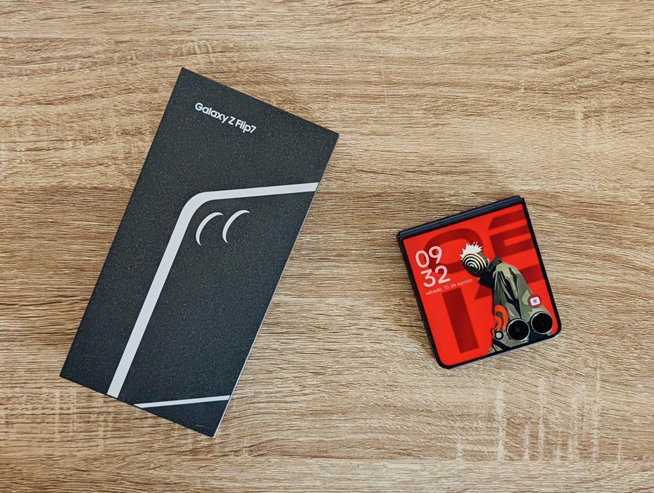 Samsung Galaxy Z Flip 7 - 12/256Gb - Preto