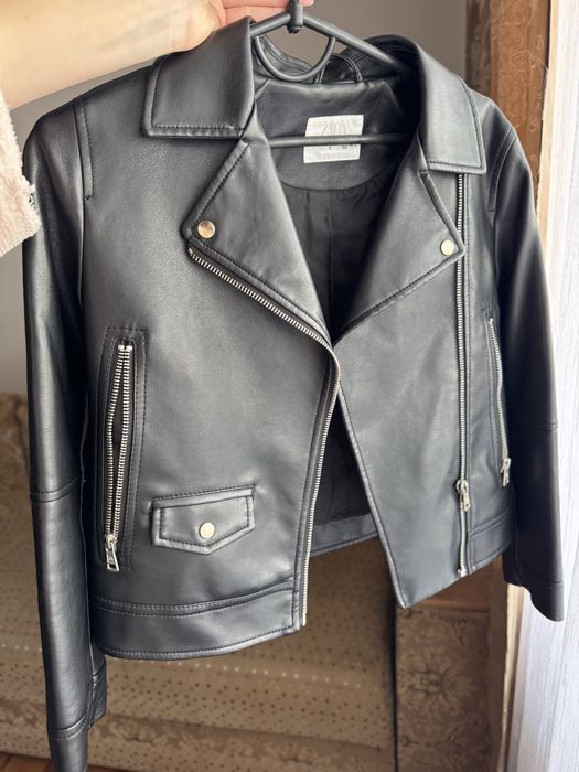 Весняна куртка ZARA 134