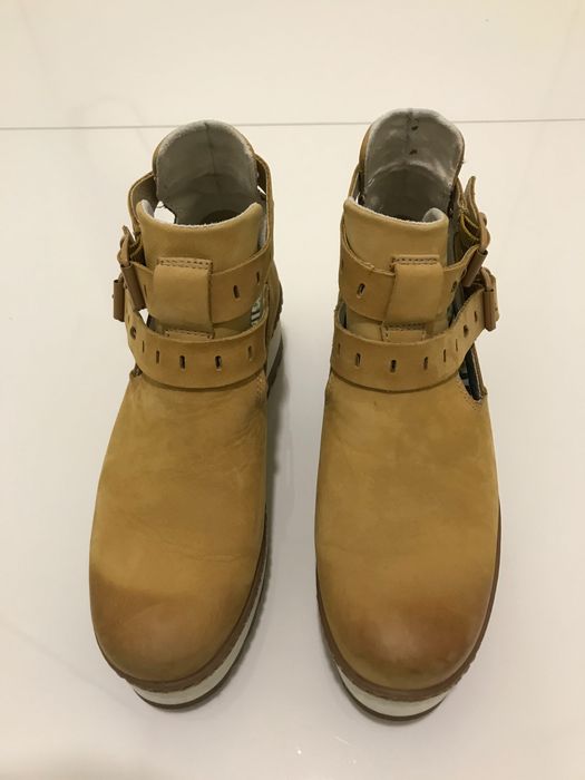 Botins de Senhora Caterpillar