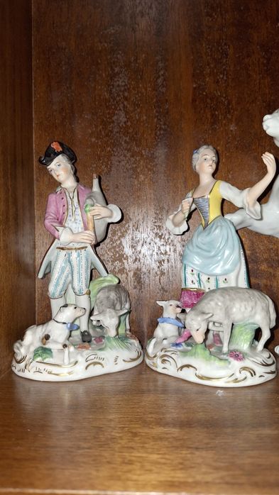 Продам фарфоровую статуэтку