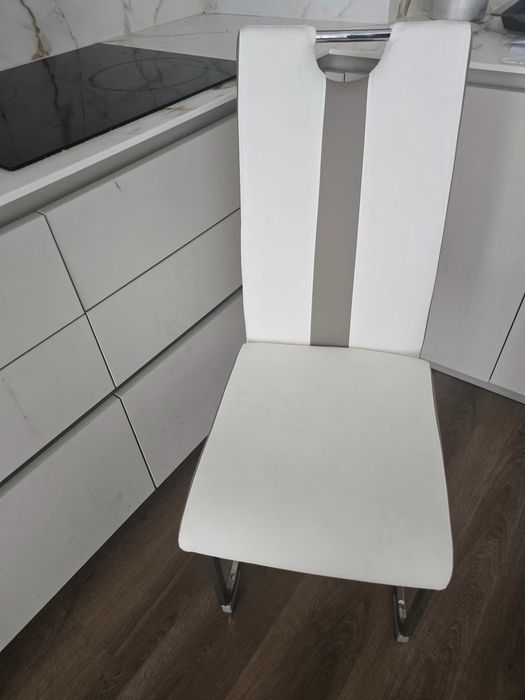 Mesa de Jantar Moderna em Vidro Temperado + 4 Cadeiras