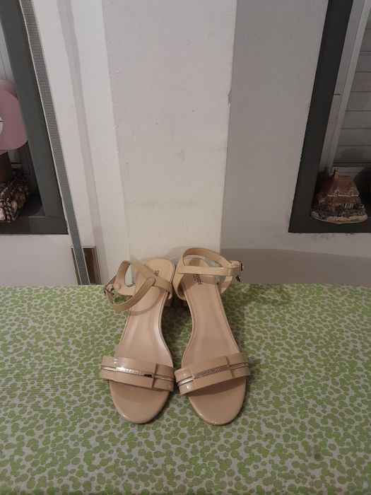 Vendo Sandálias de Senhora SEASIDE muito bonitas como novas