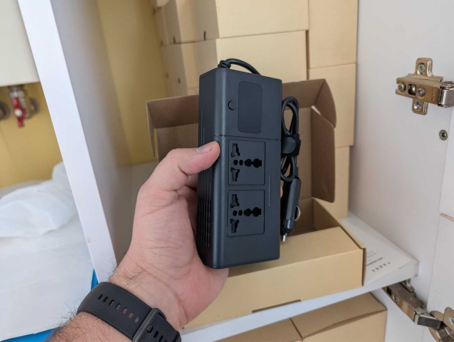 Автомобільний інвертор 12V-220V (200W) з PD 30W та QC 3.0 — РОЗПРОДАЖ
