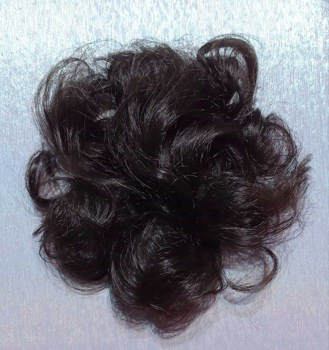 Пучок из натуральных волос темно-русого цвета (Франция).