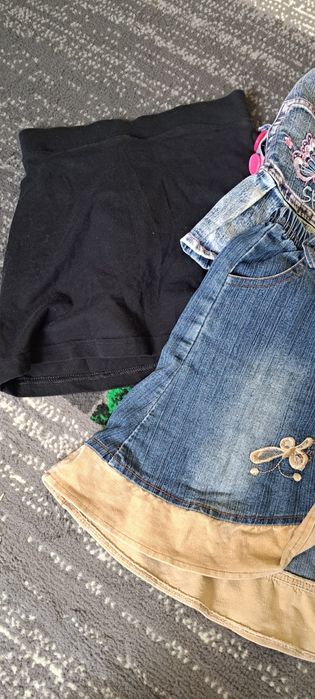 Zestaw trzech spódnic dla dziewczynki rozmiar 122