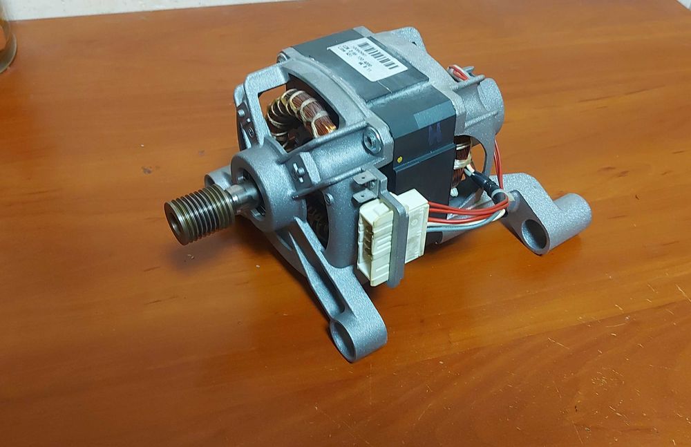 Двигун від пральної машини Indesit