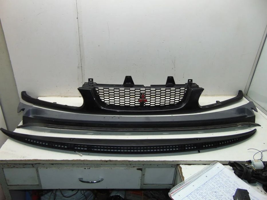 Mitsubishi L400 grelha " usado em bom estado
