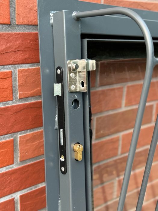 Okno stajenne stalowe do stajni garażu okno stalowe okno gospodarskie